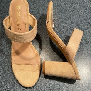 Women's Beige Size 7 Chunky Heels Mules Slides / Sandals NEW